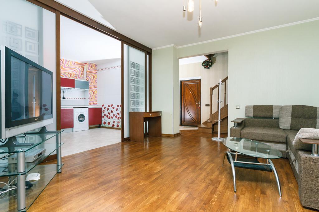 קייב Two-Storey Apartment Near Iec מראה חיצוני תמונה