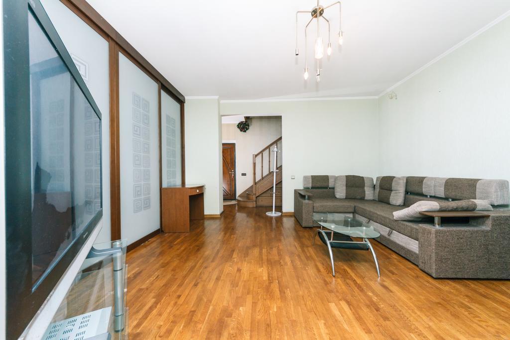 קייב Two-Storey Apartment Near Iec מראה חיצוני תמונה